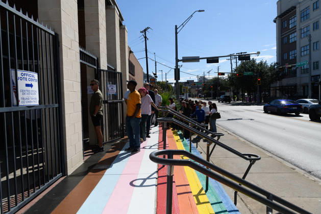 October 19, 2026, Dallas, Texas, USA: Early voting started in Dallas TX on Monday morning...Oak Lawn Branch Library..By Noon, nearly 1,000 people voted at this location. Dallas USA - ZUMAa183 20261019_znp_a183_021 Copyright: xAvixAdelmanx