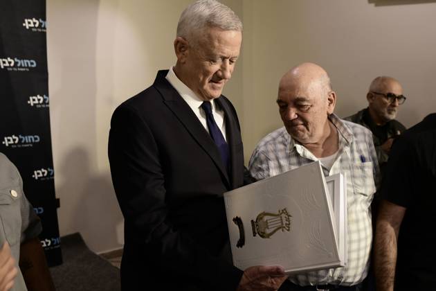 October 19, 2026, Ramat-Gan, Israel: Benny Gantz, chairman of Israel s Blue and White party, holds a press conference in Ramat Gan, Israel, October 19, 2026, during which he announces his withdrawal from the upcoming elections. Ramat-Gan Israel - ZUMAq101 20261019_zna_q101_056 Copyright: xTomerxNeubergx