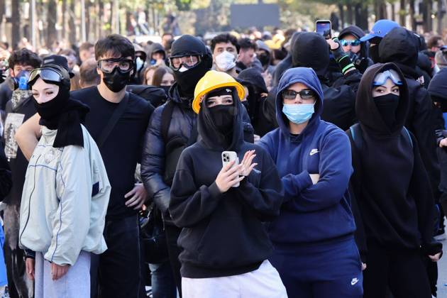 October 19, 2026, Tirana, AL: TIRANA, ALBANIA, OCTOBER 19, 2026: Demonstrators take part in student-led anti-government protests in Tirana as the mobilisation enters its seventh consecutive day. Protesters demand improved university conditions, government accountability and the resignation of Prime Minister Edi Rama. Tirana AL - ZUMAq101 20261019_zna_q101_106 Copyright: xVlasovxSulajx