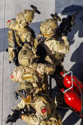 Orikun, The Netherlands, 2026-10-19 10:59:47 ORIKUN, 19-10-2026, The Turkish Navy s amphibious assault and drone ship TCG Anadolu (L400) is participating in NATO Exercise Neptune Strike 26-4. This exercise runs from 16 October to 5 November. During this exercise, NATO organized a demonstration for Distinguished Visitors and the media to showcase the Anadolu s spearhead operations in the form of a simulated amphibious strike on Pasha Beach. Photo: NLBeeld Robert Meerding Credit: NL Beeld Robert Meerding Inc  Copyright: xx x