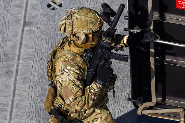 Orikun, The Netherlands, 2026-10-19 10:59:52 ORIKUN, 19-10-2026, The Turkish Navy s amphibious assault and drone ship TCG Anadolu (L400) is participating in NATO Exercise Neptune Strike 26-4. This exercise runs from 16 October to 5 November. During this exercise, NATO organized a demonstration for Distinguished Visitors and the media to showcase the Anadolu s spearhead operations in the form of a simulated amphibious strike on Pasha Beach. Photo: NLBeeld Robert Meerding Credit: NL Beeld Robert Meerding Inc  Copyright: xx x