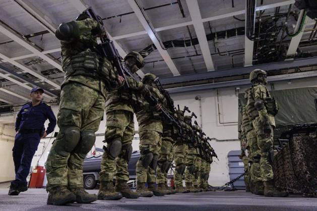 Orikun, The Netherlands, 2026-10-19 11:25:20 ORIKUN, 19-10-2026, The Turkish Navy s amphibious assault and drone ship TCG Anadolu (L400) is participating in NATO Exercise Neptune Strike 26-4. This exercise runs from 16 October to 5 November. During this exercise, NATO organized a demonstration for Distinguished Visitors and the media to showcase the Anadolu s spearhead operations in the form of a simulated amphibious strike on Pasha Beach. Photo: NLBeeld Robert Meerding Credit: NL Beeld Robert Meerding Inc  Copyright: xx x