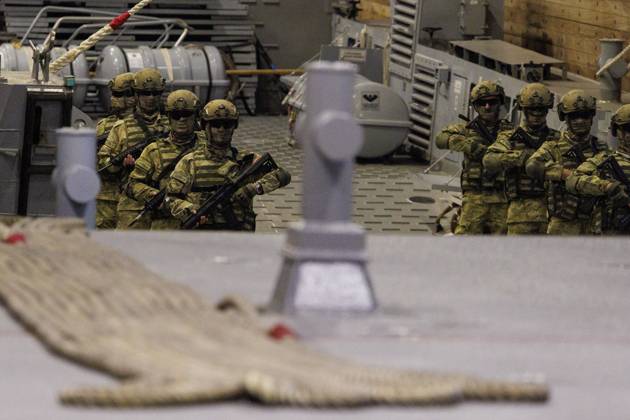 Orikun, The Netherlands, 2026-10-19 11:26:53 ORIKUN, 19-10-2026, The Turkish Navy s amphibious assault and drone ship TCG Anadolu (L400) is participating in NATO Exercise Neptune Strike 26-4. This exercise runs from 16 October to 5 November. During this exercise, NATO organized a demonstration for Distinguished Visitors and the media to showcase the Anadolu s spearhead operations in the form of a simulated amphibious strike on Pasha Beach. Photo: NLBeeld Robert Meerding Credit: NL Beeld Robert Meerding Inc  Copyright: xx x