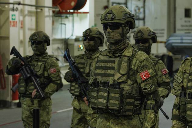 Orikun, The Netherlands, 2026-10-19 11:29:54 ORIKUN, 19-10-2026, The Turkish Navy s amphibious assault and drone ship TCG Anadolu (L400) is participating in NATO Exercise Neptune Strike 26-4. This exercise runs from 16 October to 5 November. During this exercise, NATO organized a demonstration for Distinguished Visitors and the media to showcase the Anadolu s spearhead operations in the form of a simulated amphibious strike on Pasha Beach. Photo: NLBeeld Robert Meerding Credit: NL Beeld Robert Meerding Inc  Copyright: xx x