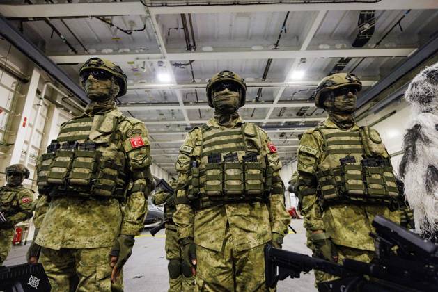 Orikun, The Netherlands, 2026-10-19 11:32:31 ORIKUN, 19-10-2026, The Turkish Navy s amphibious assault and drone ship TCG Anadolu (L400) is participating in NATO Exercise Neptune Strike 26-4. This exercise runs from 16 October to 5 November. During this exercise, NATO organized a demonstration for Distinguished Visitors and the media to showcase the Anadolu s spearhead operations in the form of a simulated amphibious strike on Pasha Beach. Photo: NLBeeld Robert Meerding Credit: NL Beeld Robert Meerding Inc  Copyright: xx x