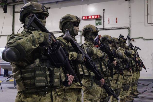 Orikun, The Netherlands, 2026-10-19 11:24:55 ORIKUN, 19-10-2026, The Turkish Navy s amphibious assault and drone ship TCG Anadolu (L400) is participating in NATO Exercise Neptune Strike 26-4. This exercise runs from 16 October to 5 November. During this exercise, NATO organized a demonstration for Distinguished Visitors and the media to showcase the Anadolu s spearhead operations in the form of a simulated amphibious strike on Pasha Beach. Photo: NLBeeld Robert Meerding Credit: NL Beeld Robert Meerding Inc  Copyright: xx x