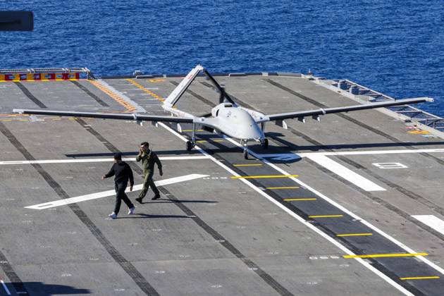 Orikun, The Netherlands, 2026-10-19 12:43:24 ORIKUN, 19-10-2026, The Turkish Navy s amphibious assault and drone ship TCG Anadolu (L400) is participating in NATO Exercise Neptune Strike 26-4. This exercise runs from 16 October to 5 November. During this exercise, NATO organized a demonstration for Distinguished Visitors and the media to showcase the Anadolu s spearhead operations in the form of a simulated amphibious strike on Pasha Beach. Photo: NLBeeld Robert Meerding Credit: NL Beeld Robert Meerding Inc  Copyright: xx x
