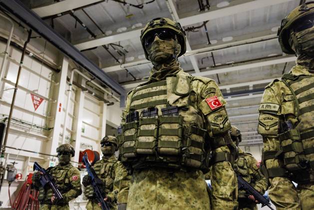 Orikun, The Netherlands, 2026-10-19 11:32:44 ORIKUN, 19-10-2026, The Turkish Navy s amphibious assault and drone ship TCG Anadolu (L400) is participating in NATO Exercise Neptune Strike 26-4. This exercise runs from 16 October to 5 November. During this exercise, NATO organized a demonstration for Distinguished Visitors and the media to showcase the Anadolu s spearhead operations in the form of a simulated amphibious strike on Pasha Beach. Photo: NLBeeld Robert Meerding Credit: NL Beeld Robert Meerding Inc  Copyright: xx x