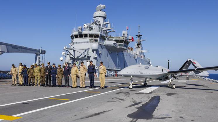 Orikun, The Netherlands, 2026-10-19 13:20:53 ORIKUN, 19-10-2026, The Turkish Navy s amphibious assault and drone ship TCG Anadolu (L400) is participating in NATO Exercise Neptune Strike 26-4. This exercise runs from 16 October to 5 November. During this exercise, NATO organized a demonstration for Distinguished Visitors and the media to showcase the Anadolu s spearhead operations in the form of a simulated amphibious strike on Pasha Beach. Photo: NLBeeld Robert Meerding Credit: NL Beeld Robert Meerding Inc  Copyright: xx x