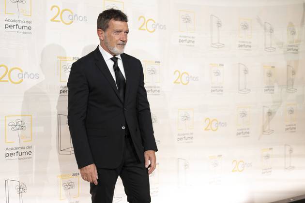 The 20th Anniversary Of The Academy Of Perfume. Madrid, Spain - 19 Oct 2026 Actor Antonio Banderas attends for the 20th anniversary of the Academia del Perfume, at the Teatro Real in Madrid, Spain. Madrid Spain Copyright: xAtilanoxGarciax xSOPAxImagesx Atilano-Garcia-1459997