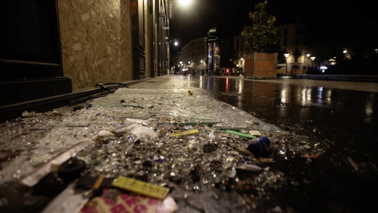 France extends night curfews beyond Paris following weekend violence LYON, FRANCE - OCTOBER 19: A view of a street during a curfew imposed following violence and looting during nationwide weekend demonstrations against the rising cost of living and fuel prices in Lyon, France, on October 19, 2026. French authorities are expanding overnight curfews beyond Paris to Nice, Lyon and parts of the Gironde department following weekend protests marked by violence and looting, French broadcaster BFMTV reported Monday. Laurent Vlad Anadolu Lyon France. Editorial use only. Please get in touch for any other usage.  Copyright: x2026xAnadoluxLaurentxVladx