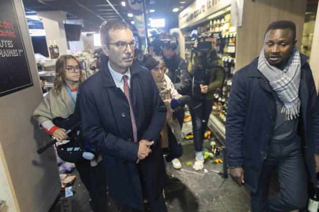 Labour Minister Farandou Visits Looted Supermarket After Weekend Riots - Paris Jean-Pierre Farandou, Minister for Labour and Social Solidarity, during a visit to a supermarket in Paris’s 10th arrondissement on 19 October 2026, which had been left in a state of disarray following the weekend’s riots, which had resulted in looting, vandalism and the destruction of shopsPhotos by Jérémy Paoloni ABACAPRESS.COM Paris France  Copyright: xPaolonixJeremy ABACAx