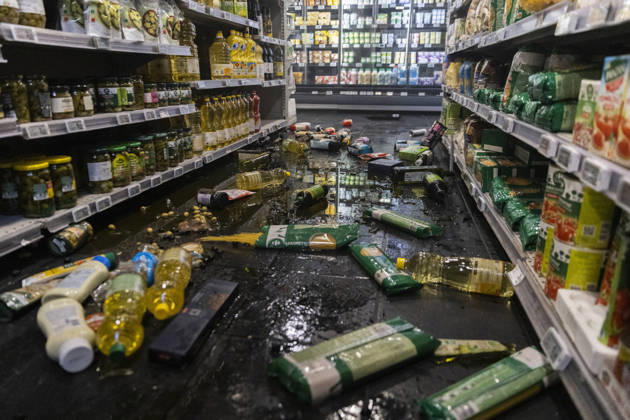 Labour Minister Farandou Visits Looted Supermarket After Weekend Riots - Paris This photograph shows a supermarket in Paris’s 10th arrondissement on 19 October 2026, which was left in a state of disarray following this weekend’s riots, which led to looting, vandalism and the destruction of shops. Photos by Jérémy Paoloni ABACAPRESS.COM Paris France  Copyright: xPaolonixJeremy ABACAx