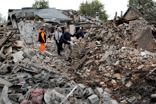 Russian troops hit Dnipro with guided bombs People stand outside a house damaged by a Russian bombardment in Dnipro, Ukraine, on October 19, 2026. On Monday morning, Russian forces launched guided aerial bombs at the eastern city, damaging private homes and infrastructure. An 84-year-old woman was hospitalised in moderate condition. Dnipro Ukraine  Copyright: xMykolaxMiakshykovx originalFilename: ukrinform-russiant261019_npHAN.jpg