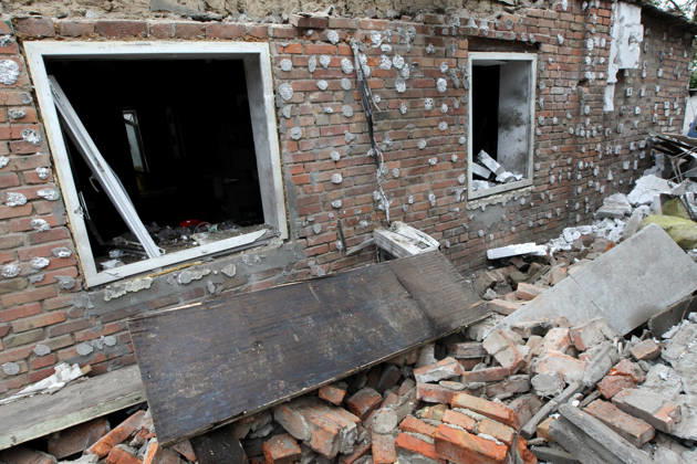 Russian troops hit Dnipro with guided bombs The premises of a house are reduced to rubble by a Russian bombardment in Dnipro, Ukraine, on October 19, 2026. On Monday morning, Russian forces launched guided aerial bombs at the eastern city, damaging private homes and infrastructure. An 84-year-old woman was hospitalised in moderate condition. Dnipro Ukraine  Copyright: xMykolaxMiakshykovx originalFilename: ukrinform-russiant261019_npkyY.jpg