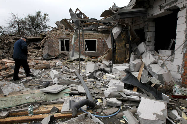 Russian troops hit Dnipro with guided bombs A man stands among the rubble outside a house damaged by a Russian bombardment in Dnipro, Ukraine, on October 19, 2026. On Monday morning, Russian forces launched guided aerial bombs at the eastern city, damaging private homes and infrastructure. An 84-year-old woman was hospitalised in moderate condition. Dnipro Ukraine  Copyright: xMykolaxMiakshykovx originalFilename: ukrinform-russiant261019_npOfO.jpg