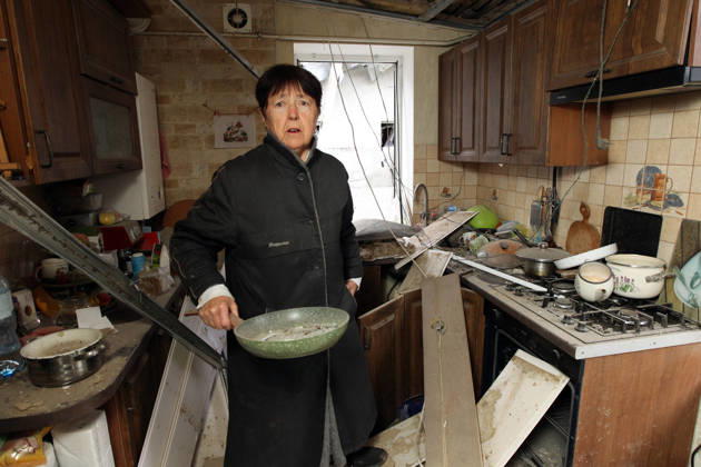 Russian troops hit Dnipro with guided bombs Valentyna Vasylivna shows her house, damaged by a Russian bombardment, in Dnipro, Ukraine, on October 19, 2026. On Monday morning, Russian forces launched guided aerial bombs at the eastern city, damaging private homes and infrastructure. An 84-year-old woman was hospitalised in moderate condition. Dnipro Ukraine  Copyright: xMykolaxMiakshykovx originalFilename: ukrinform-russiant261019_npkL5.jpg