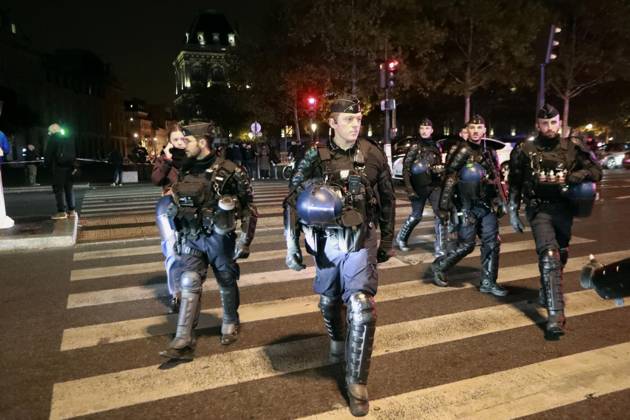 Protests in France Police keep guard in the Place de la Republique in Paris on Oct. 19, 2026, as overnight curfew issued in the square following rioting in France.  A14AA0005631288P