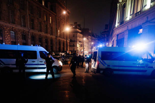 Following several days of unrest and looting, a curfew has been imposed from 11.00 pm at Place de la RÃ publique in Paris until 6.00 am. - 19 10 2026 - France Paris Paris -  JanxSchmidt-Whitley LexPictorium LePictorium_0344438