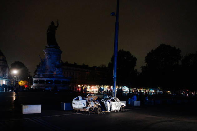 Following several days of unrest and looting, a curfew has been imposed from 11.00 pm at Place de la RÃ publique in Paris until 6.00 am. - 19 10 2026 - France Paris Paris -  JanxSchmidt-Whitley LexPictorium LePictorium_0344439