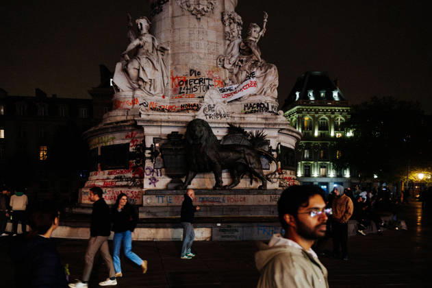 Following several days of unrest and looting, a curfew has been imposed from 11.00 pm at Place de la RÃ publique in Paris until 6.00 am. - 19 10 2026 - France Paris Paris -  JanxSchmidt-Whitley LexPictorium LePictorium_0344433