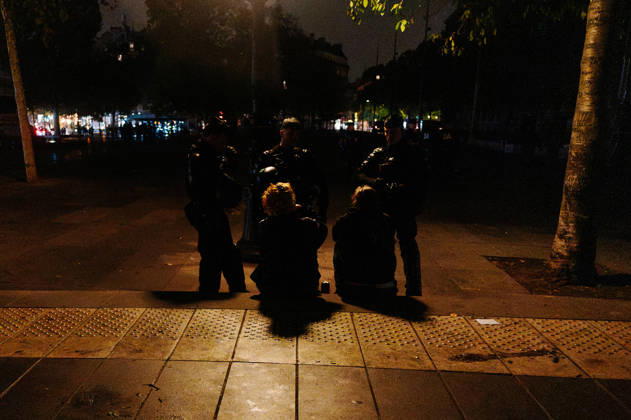 Following several days of unrest and looting, a curfew has been imposed from 11.00 pm at Place de la RÃ publique in Paris until 6.00 am. - 19 10 2026 - France Paris Paris -  JanxSchmidt-Whitley LexPictorium LePictorium_0344444