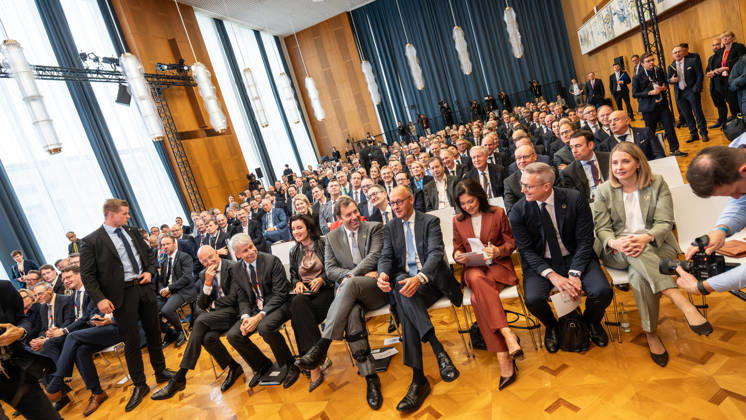 NN, Steffen Bilger, Dorothee Bär, Lars Klingbeil, Friedrich Merz, Katherina Reiche, Karsten Wildberger, Verena Hubertz. In the front row from the left, in the former State Council building of the GDR, the German government is promoting international investment at the Invest in Germany Summit 2026 at the ESMT European School of Management and Technology in Berlin, B