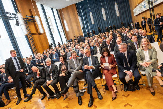 NN, Steffen Bilger, Dorothee Bär, Lars Klingbeil, Friedrich Merz, Katherina Reiche, Karsten Wildberger, Verena Hubertz. In the front row from the left, at the former State Council building of the GDR, the German government is promoting international investment at the Invest in Germany Summit 2026 at the ESMT European School of Management and Technology in Berlin,