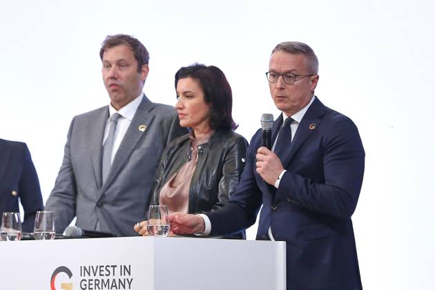 Berlin, Germany, October 20, 2026 ESMT Invest in Germany Summit Lars Klingbeil, Federal Minister of Research, Technology, and Space, Dorothee Bär (CSU), Federal Minister of Digital Affairs and State Modernization, Karsten Wildberger (CDU) Copyright: xdtsxNachrichtenagenturx dts_140035