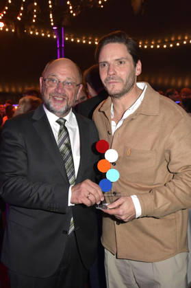 Martin Schulz and Daniel Brühl at the 2026 European Future Award ceremony at the Tipi am Kanzleramt in Berlin, October 19, 2026 Foto:xM.xBehrensx xFuturexImagex future_6080