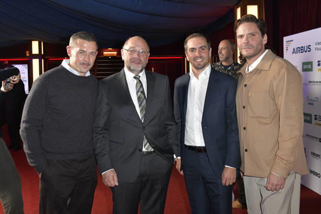 Klaas Heufer Umlauf, Martin Schulz, Philipp Lahm, and Daniel Brühl at the 2026 European Future Award ceremony at the Tipi am Kanzleramt in Berlin, October 19, 2026 Foto:xM.xBehrensx xFuturexImagex future_6057