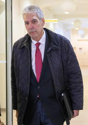 - Wien 20.10.2026 - Korruptionsprozess gegen Siegfried Wolf und Ex-Finanzminister Schelling. Die WKStA kreidet dem Industriellen Wolf eine korruptive Vereinbarung an, Ex-ÖVP-Minister Schelling ist wegen Amtsmissbrauchs mitangeklagt. PHOTO: Angeklagter Ex-ÖVP Finanzmister Hans Jörg Schelling Corruption trial against industrialist Siegfried Wolf and former Finance Minister Hans Jörg Schelling. The Economic and Corruption Prosecutor’s Office (WKStA) accuses Wolf of a corrupt agreement ; former ÖVP minister Schelling is co-accused of abuse of office. Korruption, Prozess, Landesgericht Wiener Neustadt, WKStA,, Korruption, Amtsmissbrauch, Bestechung, Steuerverfahren, Finanzministerium, ÖVP, Justiz, Gericht, Strafprozess Korruptionsproze