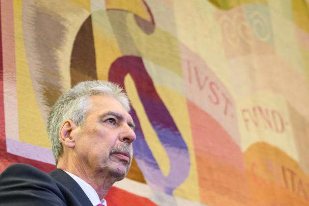 - Wien 20.10.2026 - Korruptionsprozess gegen Siegfried Wolf und Ex-Finanzminister Schelling. Die WKStA kreidet dem Industriellen Wolf eine korruptive Vereinbarung an, Ex-ÖVP-Minister Schelling ist wegen Amtsmissbrauchs mitangeklagt. PHOTO: Angeklagter Ex-ÖVP Finanzmister Hans Jörg Schelling Corruption trial against industrialist Siegfried Wolf and former Finance Minister Hans Jörg Schelling. The Economic and Corruption Prosecutor’s Office (WKStA) accuses Wolf of a corrupt agreement ; former ÖVP minister Schelling is co-accused of abuse of office. Korruption, Prozess, Landesgericht Wiener Neustadt, WKStA,, Korruption, Amtsmissbrauch, Bestechung, Steuerverfahren, Finanzministerium, ÖVP, Justiz, Gericht, Strafprozess Korruptionsproze