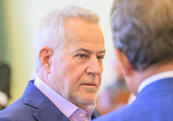 - Wien 20.10.2026 - Korruptionsprozess gegen Siegfried Wolf und Ex-Finanzminister Schelling. Die WKStA kreidet dem Industriellen Wolf eine korruptive Vereinbarung an, Ex-ÖVP-Minister Schelling ist wegen Amtsmissbrauchs mitangeklagt. PHOTO: Angeklagter Industrieller Siegfried Wolf Corruption trial against industrialist Siegfried Wolf and former Finance Minister Hans Jörg Schelling. The Economic and Corruption Prosecutor’s Office (WKStA) accuses Wolf of a corrupt agreement ; former ÖVP minister Schelling is co-accused of abuse of office. Korruption, Prozess, Landesgericht Wiener Neustadt, WKStA,, Korruption, Amtsmissbrauch, Bestechung, Steuerverfahren, Finanzministerium, ÖVP, Justiz, Gericht, Strafprozess Korruptionsprozess gegen Si