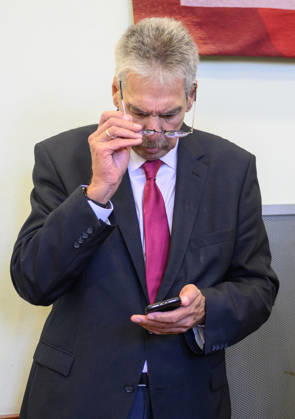 - Wien 20.10.2026 - Korruptionsprozess gegen Siegfried Wolf und Ex-Finanzminister Schelling. Die WKStA kreidet dem Industriellen Wolf eine korruptive Vereinbarung an, Ex-ÖVP-Minister Schelling ist wegen Amtsmissbrauchs mitangeklagt. PHOTO: Angeklagter Ex-ÖVP Finanzmister Hans Jörg Schelling Corruption trial against industrialist Siegfried Wolf and former Finance Minister Hans Jörg Schelling. The Economic and Corruption Prosecutor’s Office (WKStA) accuses Wolf of a corrupt agreement ; former ÖVP minister Schelling is co-accused of abuse of office. Korruption, Prozess, Landesgericht Wiener Neustadt, WKStA,, Korruption, Amtsmissbrauch, Bestechung, Steuerverfahren, Finanzministerium, ÖVP, Justiz, Gericht, Strafprozess Korruptionsproze