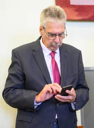 - Wien 20.10.2026 - Korruptionsprozess gegen Siegfried Wolf und Ex-Finanzminister Schelling. Die WKStA kreidet dem Industriellen Wolf eine korruptive Vereinbarung an, Ex-ÖVP-Minister Schelling ist wegen Amtsmissbrauchs mitangeklagt. PHOTO: Angeklagter Ex-ÖVP Finanzmister Hans Jörg Schelling Corruption trial against industrialist Siegfried Wolf and former Finance Minister Hans Jörg Schelling. The Economic and Corruption Prosecutor’s Office (WKStA) accuses Wolf of a corrupt agreement ; former ÖVP minister Schelling is co-accused of abuse of office. Korruption, Prozess, Landesgericht Wiener Neustadt, WKStA,, Korruption, Amtsmissbrauch, Bestechung, Steuerverfahren, Finanzministerium, ÖVP, Justiz, Gericht, Strafprozess Korruptionsproze