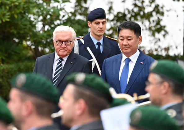 German President Steinmeier meets Mongolian President Khurelsukh in Berlin BERLIN, GERMANY - OCTOBER 20: German President Frank-Walter Steinmeier (L) welcomes Mongolian President Ukhnaagiin Khurelsukh (R) with military honors during his state visit at Villa Borsig in Berlin, Germany, on October 20, 2026. The visit includes talks on bilateral relations between Germany and Mongolia, which established a strategic partnership in 2024. Volodymyr Sindieiev Anadolu Berlin Germany. Editorial use only. Please get in touch for any other usage.  Copyright: x2026xAnadoluxVolodymyrxSindieievx