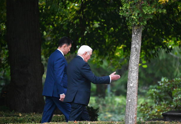 German President Steinmeier meets Mongolian President Khurelsukh in Berlin BERLIN, GERMANY - OCTOBER 20: German President Frank-Walter Steinmeier (R) welcomes Mongolian President Ukhnaagiin Khurelsukh (L) with military honors during his state visit at Villa Borsig in Berlin, Germany, on October 20, 2026. The visit includes talks on bilateral relations between Germany and Mongolia, which established a strategic partnership in 2024. Volodymyr Sindieiev Anadolu Berlin Germany. Editorial use only. Please get in touch for any other usage.  Copyright: x2026xAnadoluxVolodymyrxSindieievx