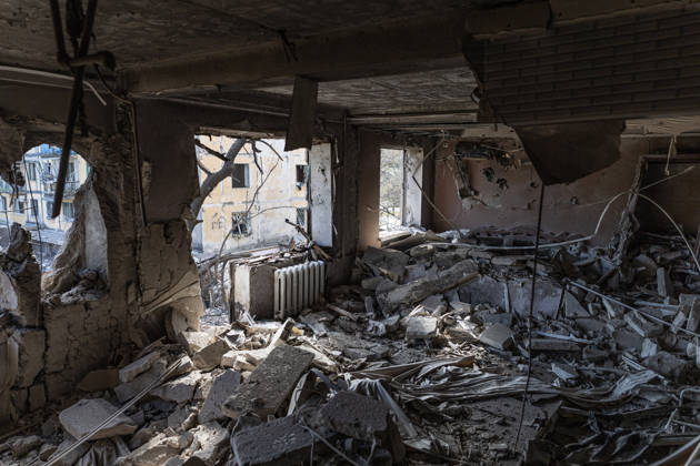 Russian airstrike hits residential building in Kramatorsk KRAMATORSK, UKRAINE - OCTOBER 20: Firefighters put out a fire following a Russian air strike on a residential building in Kramatorsk, Ukraine, on October 20, 2026. Diego Herrera Carcedo Anadolu Kramatorsk Ukraine. Editorial use only. Please get in touch for any other usage.  Copyright: x2026xAnadoluxDiegoxHerreraxCarcedox