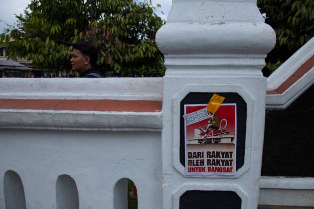 October 20, 2026, Yogyakarta, Indonesia: YOGYAKARTA, INDONESIA - OCTOBER 20, 2026: Students gather at the Special Region of Yogyakarta (DIY) Regional People s Representative Council (DPRD) building during a protest against the central government, which has been in office for two years. Students from Muhammadiyah University of Yogyakarta (UMY) later marched to the Zero Kilometer Point in Yogyakarta to voice criticism of government policies they consider controversial and harmful to people s lives. Yogyakarta Indonesia  - ZUMAq101 20261020_zna_q101_084 Copyright: xTopenxAnggaraxSaputrax