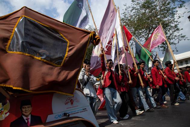 October 20, 2026, Yogyakarta, Indonesia: YOGYAKARTA, INDONESIA - OCTOBER 20, 2026: Students gather at the Special Region of Yogyakarta (DIY) Regional People s Representative Council (DPRD) building during a protest against the central government, which has been in office for two years. Students from Muhammadiyah University of Yogyakarta (UMY) later marched to the Zero Kilometer Point in Yogyakarta to voice criticism of government policies they consider controversial and harmful to people s lives. Yogyakarta Indonesia  - ZUMAq101 20261020_zna_q101_090 Copyright: xTopenxAnggaraxSaputrax