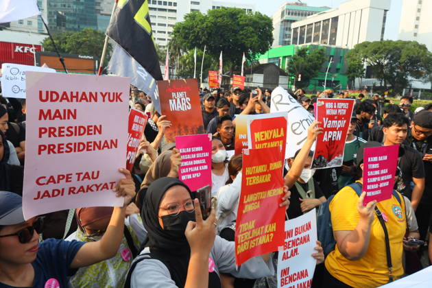 October 20, 2026, Jakarta, Central Jakarta, jakarta: Students and civil society groups stage a protest at Tugu Tani, Central Jakarta, voicing concerns over government policies, environmental issues, and social inequality. Jakarta jakarta - ZUMAp146 20261020_zap_p146_029 Copyright: xDennyxPohanx