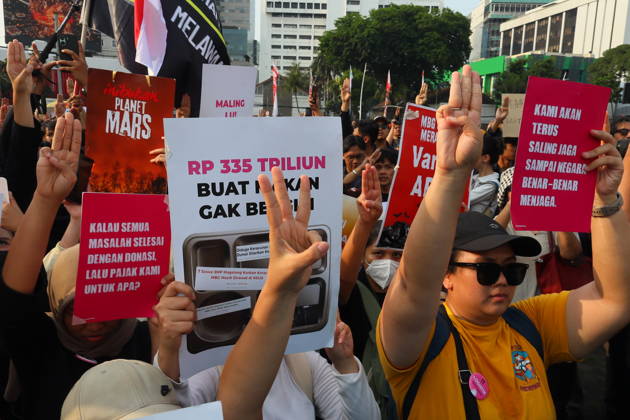 October 20, 2026, Jakarta, Central Jakarta, jakarta: Students and civil society groups stage a protest at Tugu Tani, Central Jakarta, voicing concerns over government policies, environmental issues, and social inequality. Jakarta jakarta - ZUMAp146 20261020_zap_p146_027 Copyright: xDennyxPohanx