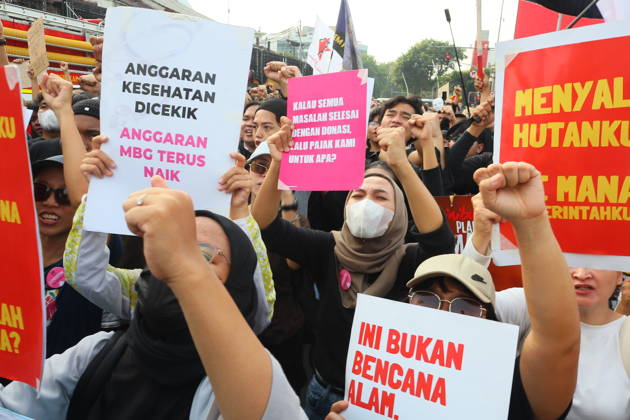 October 20, 2026, Jakarta, Central Jakarta, jakarta: Students and civil society groups stage a protest at Tugu Tani, Central Jakarta, voicing concerns over government policies, environmental issues, and social inequality. Jakarta jakarta - ZUMAp146 20261020_zap_p146_037 Copyright: xDennyxPohanx