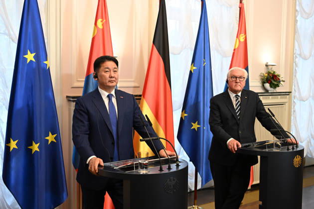 German President Steinmeier meets Mongolian President Khurelsukh in Berlin BERLIN, GERMANY - OCTOBER 20: German President Frank-Walter Steinmeier (R) and Mongolian President Ukhnaagiin Khurelsukh (L) hold a joint press conference following their meeting at Villa Borsig in Berlin, Germany, on October 20, 2026. The talks focus on bilateral relations between the two countries, which established a strategic partnership in 2024. Volodymyr Sindieiev Anadolu Berlin Germany. Editorial use only. Please get in touch for any other usage.  Copyright: x2026xAnadoluxVolodymyrxSindieievx