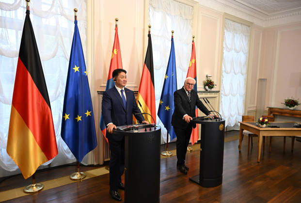 German President Steinmeier meets Mongolian President Khurelsukh in Berlin BERLIN, GERMANY - OCTOBER 20: German President Frank-Walter Steinmeier (R) and Mongolian President Ukhnaagiin Khurelsukh (L) hold a joint press conference following their meeting at Villa Borsig in Berlin, Germany, on October 20, 2026. The talks focus on bilateral relations between the two countries, which established a strategic partnership in 2024. Volodymyr Sindieiev Anadolu Berlin Germany. Editorial use only. Please get in touch for any other usage.  Copyright: x2026xAnadoluxVolodymyrxSindieievx