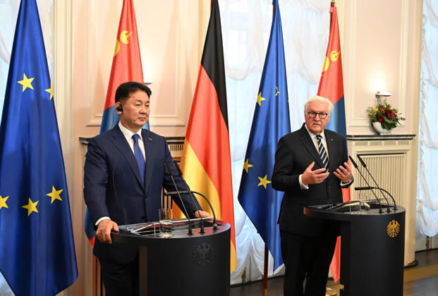 German President Steinmeier meets Mongolian President Khurelsukh in Berlin BERLIN, GERMANY - OCTOBER 20: German President Frank-Walter Steinmeier (R) and Mongolian President Ukhnaagiin Khurelsukh (L) hold a joint press conference following their meeting at Villa Borsig in Berlin, Germany, on October 20, 2026. The talks focus on bilateral relations between the two countries, which established a strategic partnership in 2024. Volodymyr Sindieiev Anadolu Berlin Germany. Editorial use only. Please get in touch for any other usage.  Copyright: x2026xAnadoluxVolodymyrxSindieievx