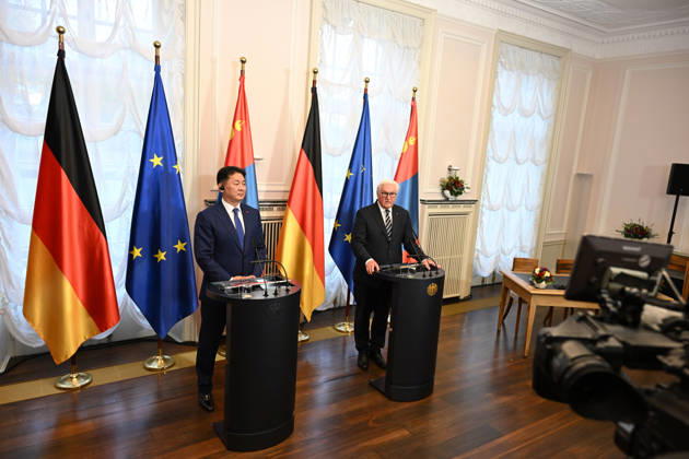 German President Steinmeier meets Mongolian President Khurelsukh in Berlin BERLIN, GERMANY - OCTOBER 20: German President Frank-Walter Steinmeier (R) and Mongolian President Ukhnaagiin Khurelsukh (L) hold a joint press conference following their meeting at Villa Borsig in Berlin, Germany, on October 20, 2026. The talks focus on bilateral relations between the two countries, which established a strategic partnership in 2024. Volodymyr Sindieiev Anadolu Berlin Germany. Editorial use only. Please get in touch for any other usage.  Copyright: x2026xAnadoluxVolodymyrxSindieievx