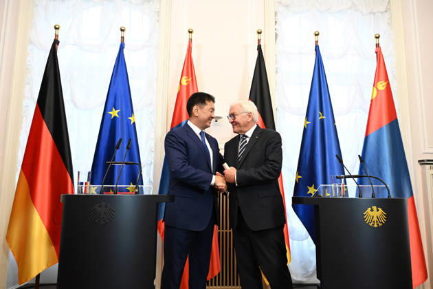 German President Steinmeier meets Mongolian President Khurelsukh in Berlin BERLIN, GERMANY - OCTOBER 20: German President Frank-Walter Steinmeier (R) and Mongolian President Ukhnaagiin Khurelsukh (L) hold a joint press conference following their meeting at Villa Borsig in Berlin, Germany, on October 20, 2026. The talks focus on bilateral relations between the two countries, which established a strategic partnership in 2024. Volodymyr Sindieiev Anadolu Berlin Germany. Editorial use only. Please get in touch for any other usage.  Copyright: x2026xAnadoluxVolodymyrxSindieievx