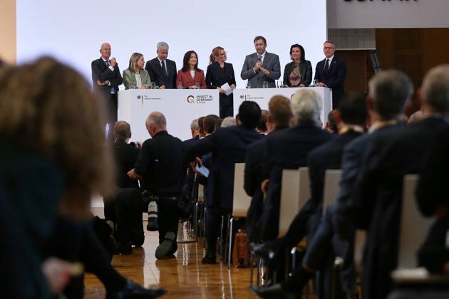 Berlin, Germany, October 20, 2026 ESMT Invest in Germany Summit Discussion featuring, among others, Martin Blessing, Commissioner for Investment in Germany; Verena Hubertz Copyright: xdtsxNachrichtenagenturx dts_140046